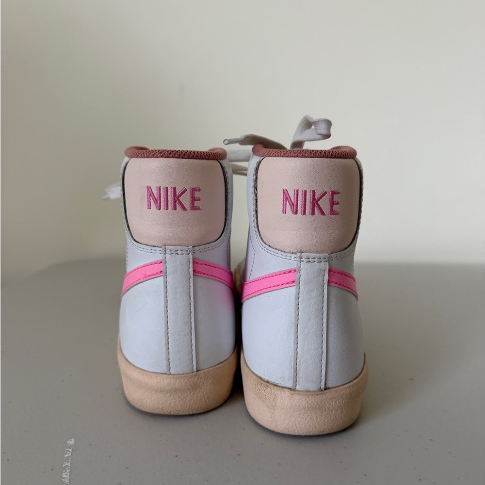 Nike Blazer Mid 77 GS White Pink Swoosh High Top Sneakers Youth 5.5Y Women 7 - Picture 3 of 5
